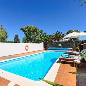 https://villa-casa-gasparini-tahiche.in-canary-islands.com